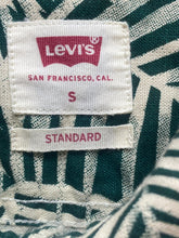 Load image into Gallery viewer, Levis Shirt Adult Small Green Standard Fit AOP Tropical Hawaiian Aloha Mens