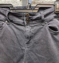 Load image into Gallery viewer, Torrid Jeans Womens 18S (38x25.5) Black Rayon Stretch Feel The Fit Jegging