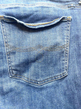 Load image into Gallery viewer, Lucky Brand Jeans Womens 22W (44x29) Tapered Leg Whiskered Denim 5 Pocket Ladies