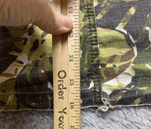 Load image into Gallery viewer, Cabi Mini Skirt Womens 14 Green Camo Raw Hem Cargo Pockets Grunge Ladies