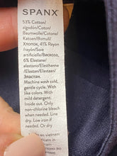 Load image into Gallery viewer, Spanx Pants Womens Large (34x22.5) Navy Tapered Stretch Capri Cropped Ladies