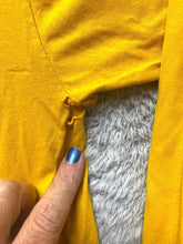 Load image into Gallery viewer, VTG Wichita State Shockers Shirt Adult Large Yellow Cadre NCAA Sportswear Mens