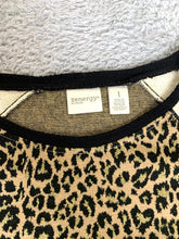 Load image into Gallery viewer, Chico's Zenergy Shirt Womens 1 (Medium) Brown Leopard Print Blouse Raglan Ladies