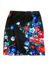 Load image into Gallery viewer, Betsey Johnson Skirt Womens Large (32x22) Black Colorful AOP Flower Pencil Boho
