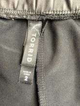 Load image into Gallery viewer, Torrid Pants Womens 2 (35x25) Black Pull On Faux Leather Nylon Spandex Stretch