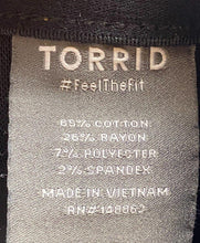 Load image into Gallery viewer, Torrid Jeans Womens 26R Bombshell Skinny Distressed Rayon Spandex Stretch Lady