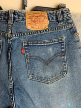Load image into Gallery viewer, VTG Levis 501 Jeans Adult 32x32 Blue Flat Front Straight Leg USA Y2K Denim Mens