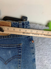 Load image into Gallery viewer, VTG Levis 501 Jeans Adult 32x32 Blue Flat Front Straight Leg USA Y2K Denim Mens