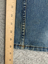 Load image into Gallery viewer, VTG Levis 501 Jeans Adult 32x32 Blue Flat Front Straight Leg USA Y2K Denim Mens