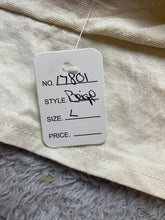 Load image into Gallery viewer, Alien Shirt Adult Large Beige Attitude UFO Finger Funny Humor Spencer's Mens