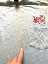 Load image into Gallery viewer, VTG The Mogul Steak House Shirt Adult Medium Single Stitch 70s 80s Blue Mens