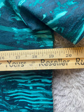 Load image into Gallery viewer, Under Armour Shirt Youth Extra Large Loose HeatGear Streetwear Crewneck Boys