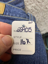 Load image into Gallery viewer, Cabelas Jeans Womens 16R (36x20) Blue Denim Capri Cropped Casuals 5 Pockets