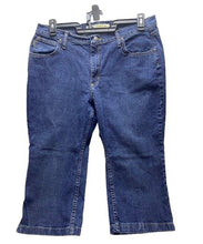 Load image into Gallery viewer, Cabelas Jeans Womens 16R (36x20) Blue Denim Capri Cropped Casuals 5 Pockets