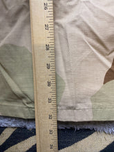 Load image into Gallery viewer, US Army Jacket Adult Extra Large Desert Camouflage Long Buttons Military Mens