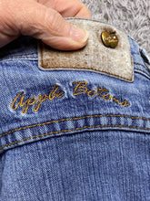 Load image into Gallery viewer, Apple Bottoms Jeans Women 9/10 (33x32) Vintage Y2K Stretch Medium Wash Straight