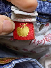 Load image into Gallery viewer, Apple Bottoms Jeans Women 9/10 (33x32) Vintage Y2K Stretch Medium Wash Straight