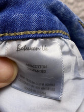 Load image into Gallery viewer, Between Us Jeans Women 14 (32x26) DISTRESSED Stretch Medium Wash Straight Leg