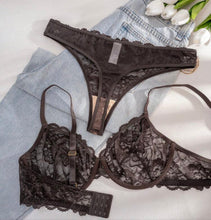 Load image into Gallery viewer, Women's Solid Color Lace Underwire Plus Size Bra Set