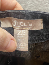 Load image into Gallery viewer, Chicos Jeans Womens 39x29 Black Denim Zip Fly Straight Leg 2.5 Short Platinum
