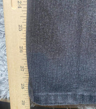 Load image into Gallery viewer, Chicos Jeans Womens 39x29 Black Denim Zip Fly Straight Leg 2.5 Short Platinum
