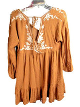 Load image into Gallery viewer, Accent Prone The Label Shirt Womens Medium Tunic Flowy Boho Blouse Ladies
