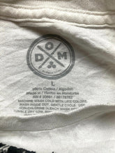 Load image into Gallery viewer, DOM Shirt Adult Large White Tiger Big Cat Face Blue Eyes Streetwear Nature Mens
