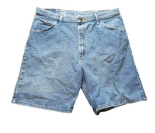 Load image into Gallery viewer, Wrangler Shorts Adult 40 Regular Fit 5 Pocket Denim Jean Bermuda Rugged Wear Men
