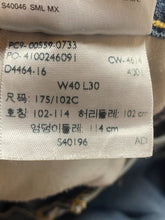 Load image into Gallery viewer, Levis 550 Jeans Adult 40x30 Denim Blue Straight Leg Relaxed Fit Streetwear Mens
