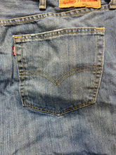 Load image into Gallery viewer, Levis 550 Jeans Adult 40x30 Denim Blue Straight Leg Relaxed Fit Streetwear Mens

