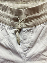 Load image into Gallery viewer, The North Face Shorts Womens Large (34x4.5) Khaki Drawstring Nylon Spandex
