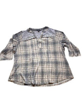 Load image into Gallery viewer, Cocomo Shirt Womens 2X Gray Plaid Lace Trim Boho Spandex Contrast Plus Ladies
