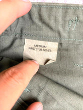 Load image into Gallery viewer, Propper Shorts Adult Medium 36x10 Green Cargo Pockets Ripstop Outdoor Mens
