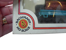 Load image into Gallery viewer, Bachmann HO Scale Great Northern 12 wheel 50&#39; Flat Train Car w/Log Load NOS
