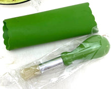 Load image into Gallery viewer, BonCera 4pcs Ceramic Garlic Grater Set Hand Crafted Rooster Peeler Brush NEW
