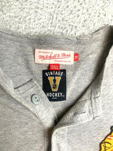 Load image into Gallery viewer, Chicago Blackhawks Shirt Adult Medium Gray Mitchell Ness NHL Hockey Sports Mens
