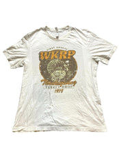 Load image into Gallery viewer, WKRP Shirt Adult Extra Large Beige Thanksgiving Turkey Drop Streetwear Mens
