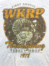 Load image into Gallery viewer, WKRP Shirt Adult Extra Large Beige Thanksgiving Turkey Drop Streetwear Mens
