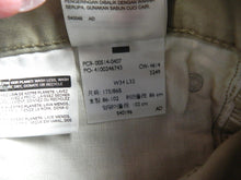 Load image into Gallery viewer, Levis 514 Jeans Adult 34x32 Khaki Straight Leg Black Label Flat Front Mens
