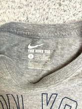 Load image into Gallery viewer, New York Giants Shirt Adult Small Gray Nike Athletic NFL Football Activewear Men
