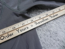 Load image into Gallery viewer, Under Armour Shirt Womens Medium Gray Fitted Heat Gear Run Activewear Ladies
