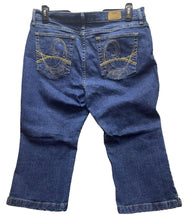 Load image into Gallery viewer, Cabelas Jeans Womens 16R (36x20) Blue Denim Capri Cropped Casuals 5 Pockets
