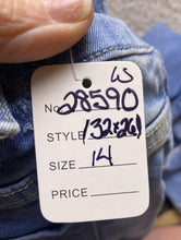 Load image into Gallery viewer, Between Us Jeans Women 14 (32x26) DISTRESSED Stretch Medium Wash Straight Leg
