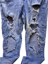 Load image into Gallery viewer, Between Us Jeans Women 14 (32x26) DISTRESSED Stretch Medium Wash Straight Leg
