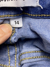 Load image into Gallery viewer, Between Us Jeans Women 14 (32x26) DISTRESSED Stretch Medium Wash Straight Leg
