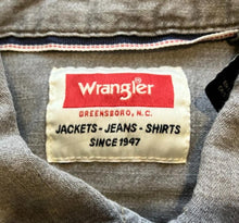 Load image into Gallery viewer, Wrangler Shirt Mens Small Gray Denim Western Workwear Long Sleeve Snap Buttons
