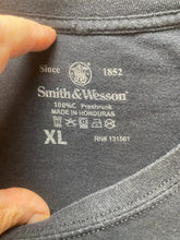 Load image into Gallery viewer, Smith &amp; Wesson Shirt Adult Extra Large Black USA American Flag Patriotic Mens
