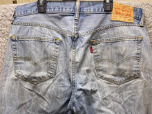 Load image into Gallery viewer, VTG Levis 555 Jeans Mens 34x32 Fade Straight Leg Baggy Streetwear Academia
