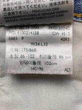 Load image into Gallery viewer, VTG Levis 555 Jeans Mens 34x32 Fade Straight Leg Baggy Streetwear Academia
