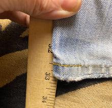 Load image into Gallery viewer, VTG Levis 555 Jeans Mens 34x32 Fade Straight Leg Baggy Streetwear Academia
